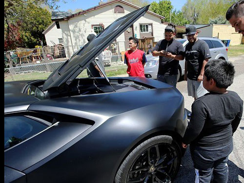 Đoạn kết bất ngờ cho cậu bé 5 tuổi tự lái ô tô đi mua xe Lamborghini